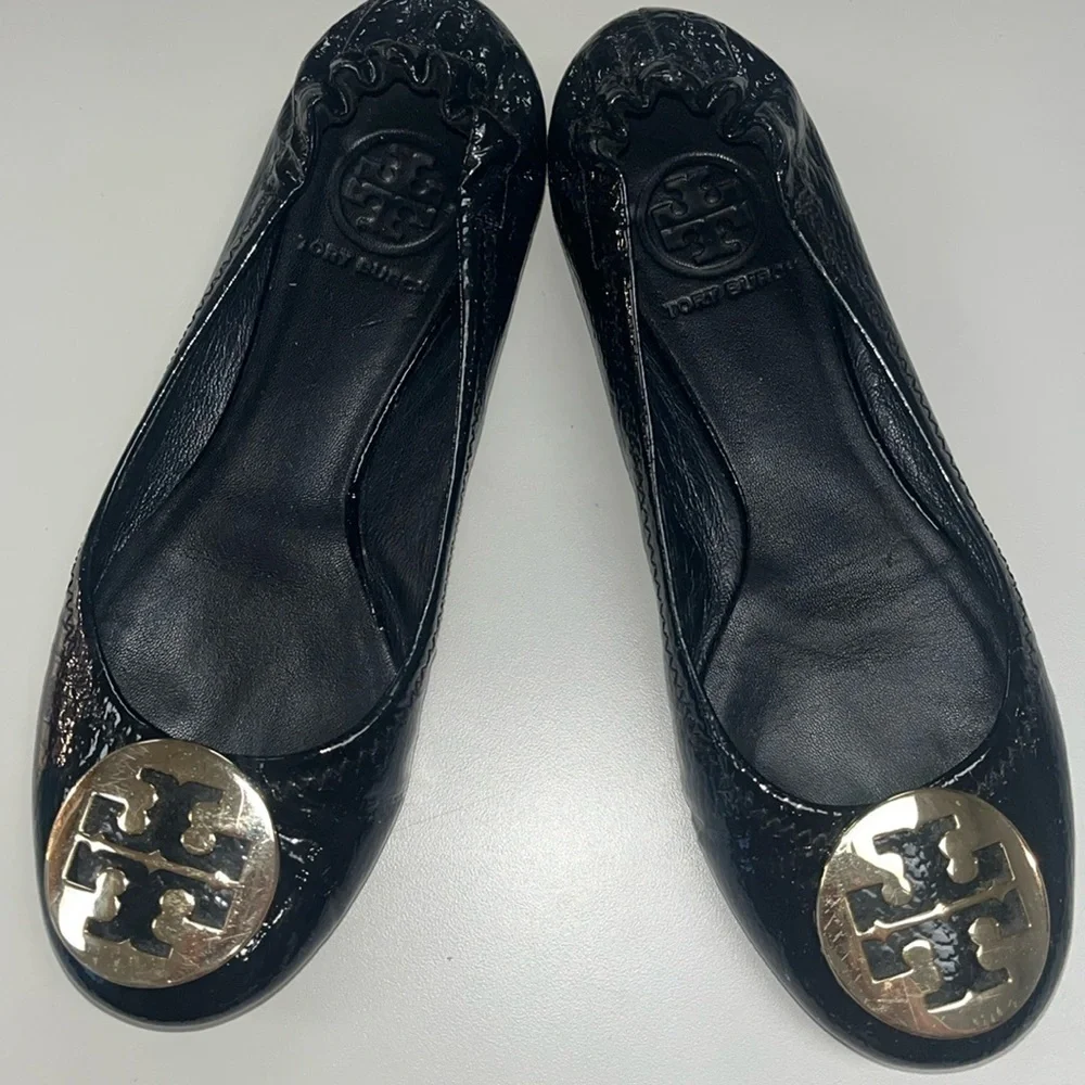 Tory Burch patent leather ballet flats with gold logo size 6